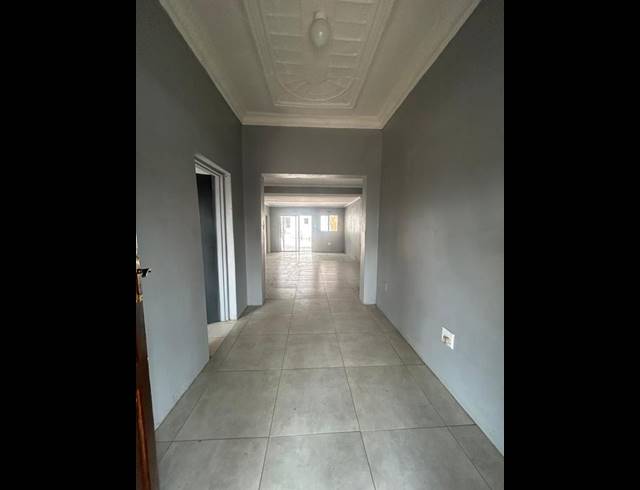 5 BEDROOM HOUSE FOR SALE IN BEZUIDENHOUT VALLEY